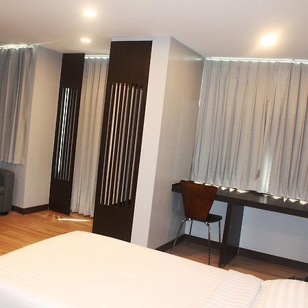 Ywca Hotel Bangkok Eksteriør billede