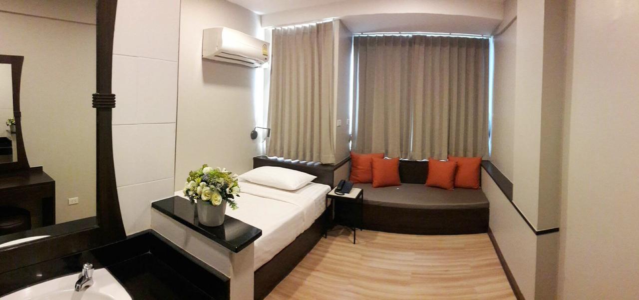 Ywca Hotel Bangkok Eksteriør billede